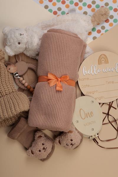 Welcome To The World Box - Peekabox